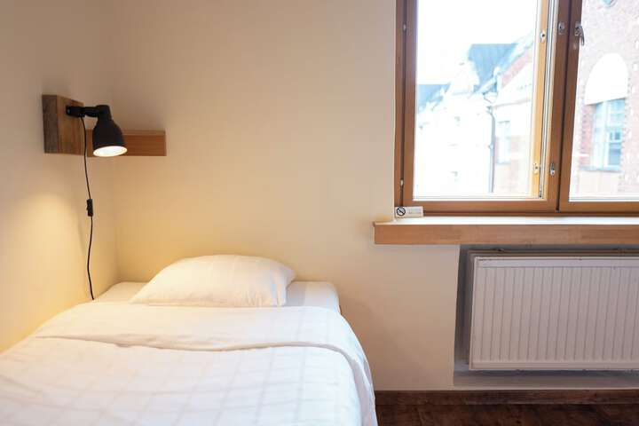 Room 33 of 93