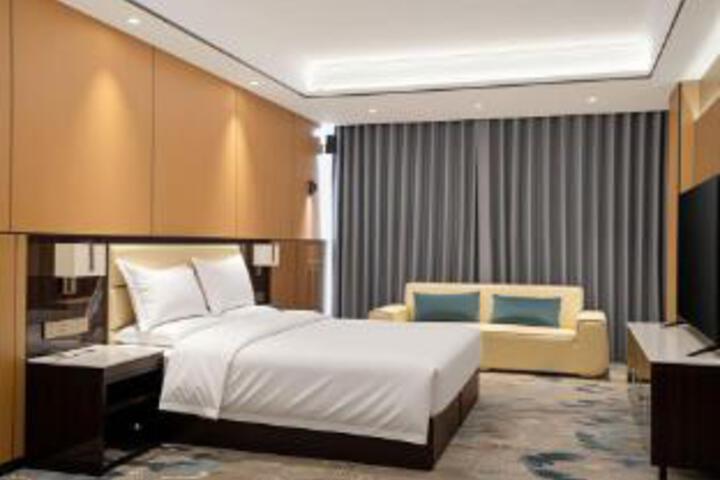 Room 7 of 9