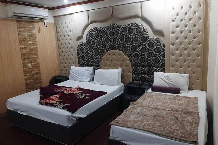 Room 3 of 8