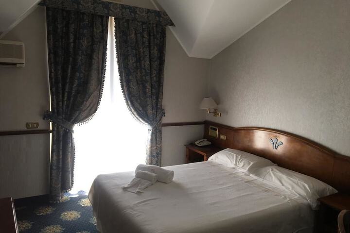 Room 26 of 53