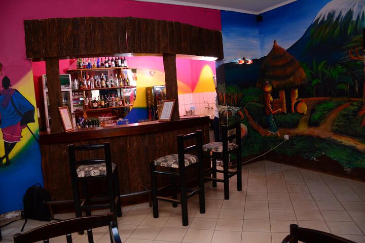 Lounge 21 of 48