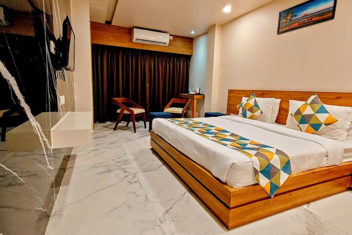 Room 2 of 10