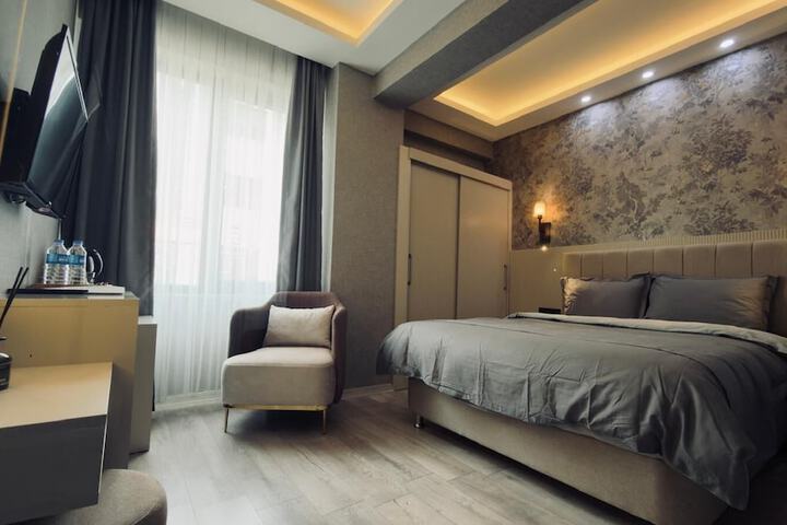 Room 13 of 36