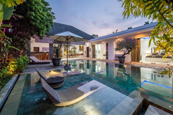 Pool 44 of 60