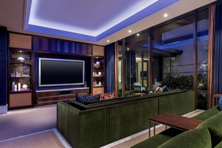 Room 51 of 153