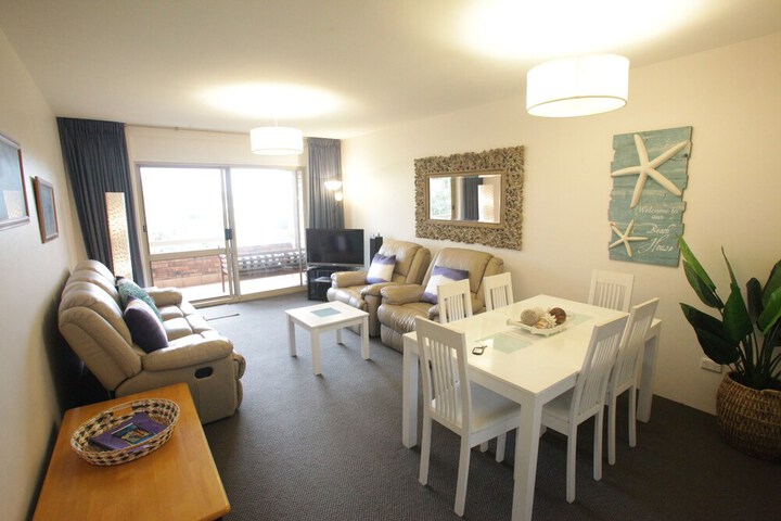 Room 6 of 16