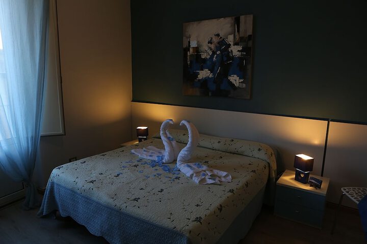Room 10 of 28