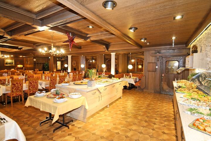 Dining 34 of 60