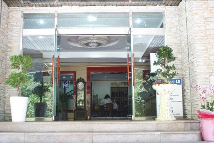 Jirisan Khan Hotel