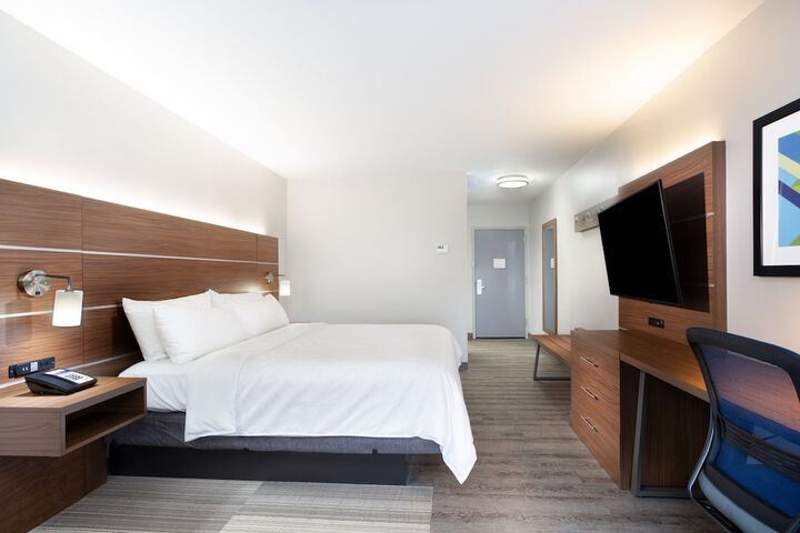 Room 6 of 44