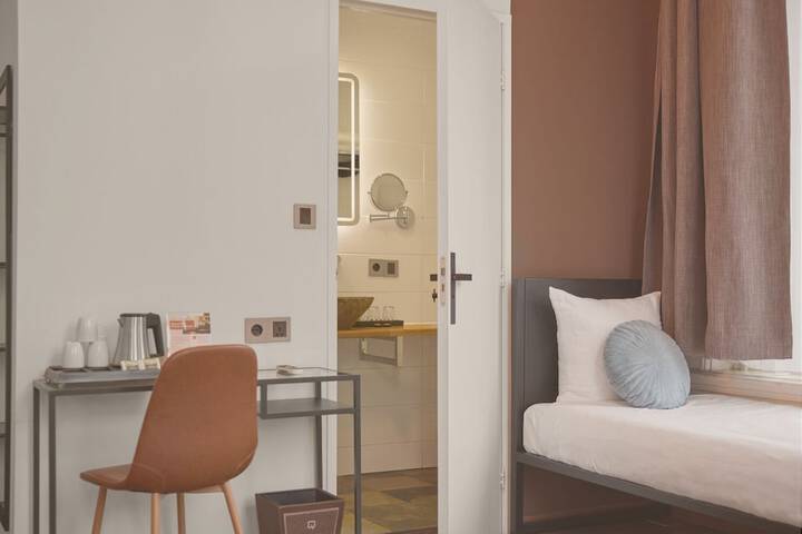 Room 55 of 110