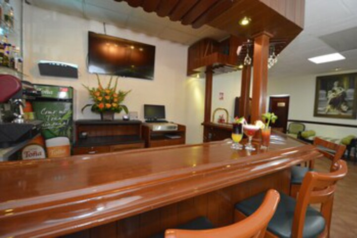 Lounge 8 of 88