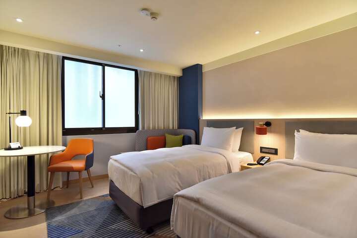 Room 21 of 76