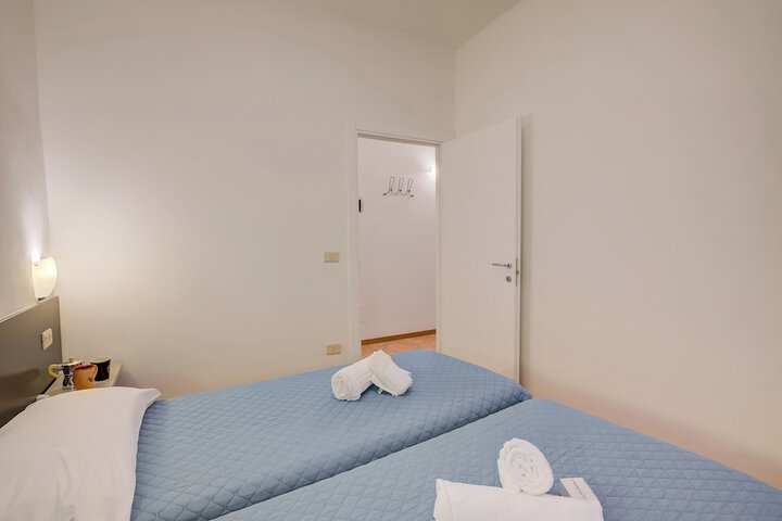 Room 122 of 128
