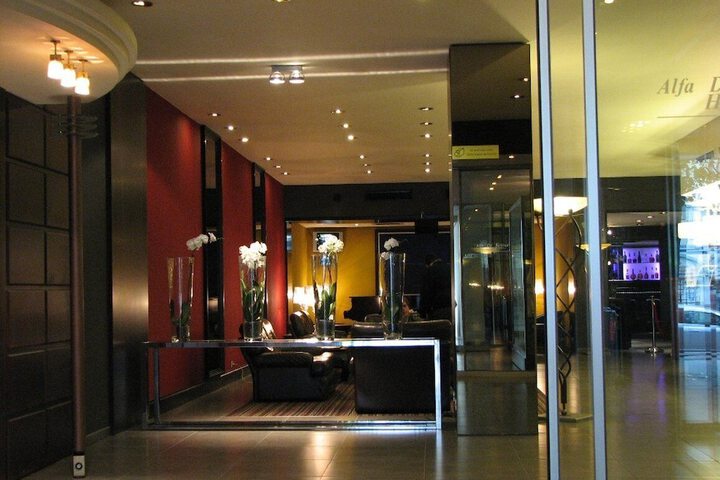 Entrance & Lobby