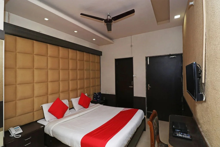 Room 4 of 17