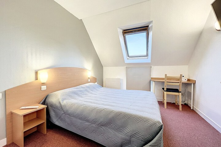 Room 6 of 13