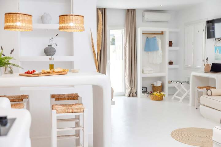 Room 40 of 77