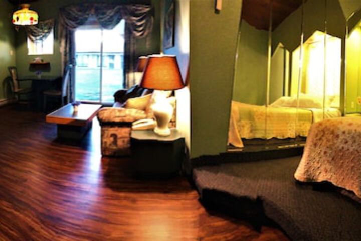 1 Queen Bed (5 of 29)