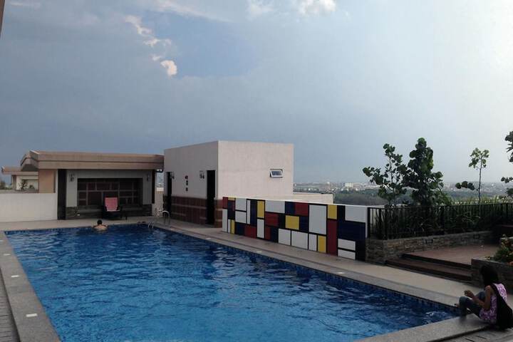 Pool 23 of 37