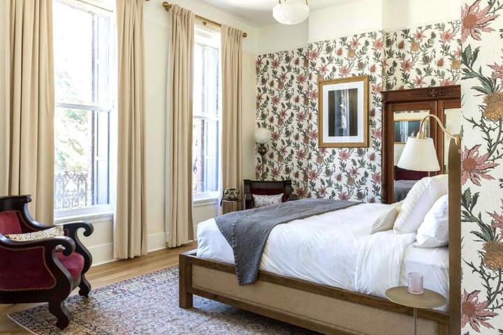 Studio Suite Queen Bed (7 of 17)
