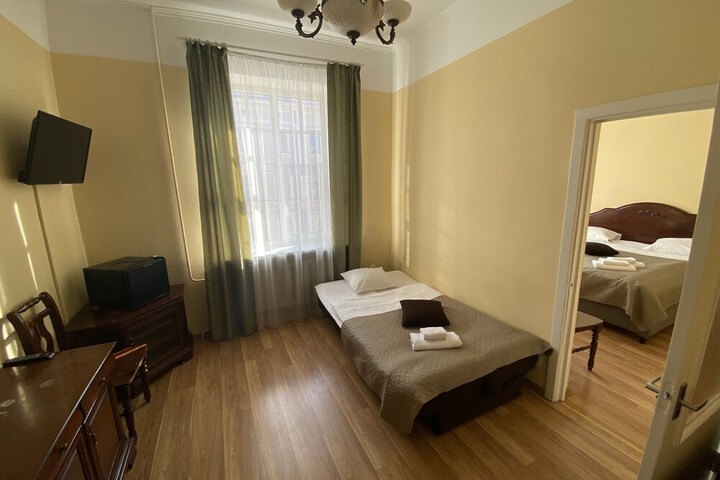 Room 76 of 272