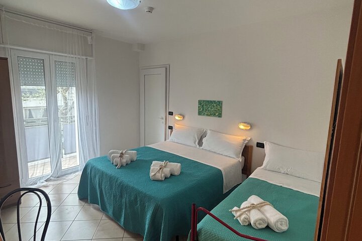 Room 9 of 25