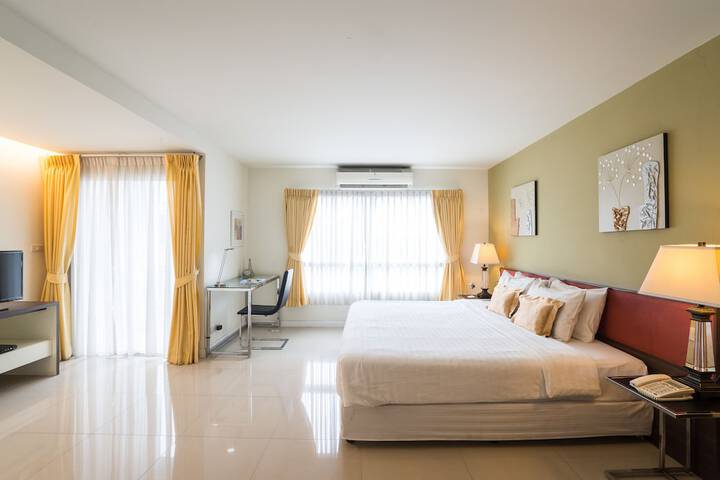 Room 13 of 80