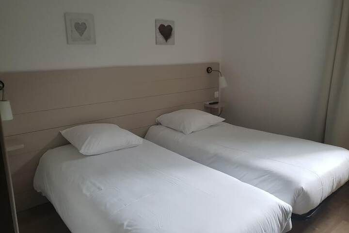 Room 4 of 43