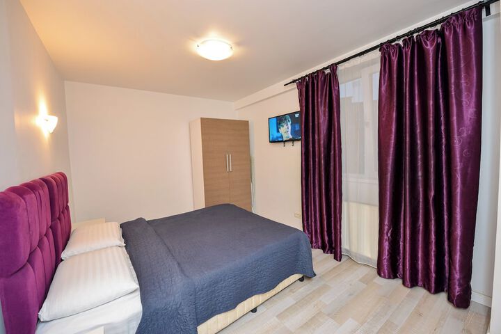 Room 2 of 35