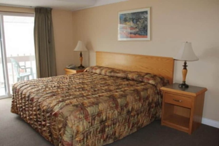 Room 4 of 27