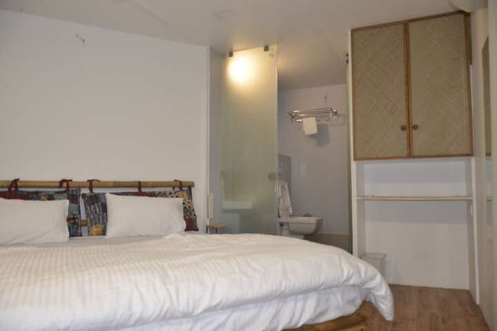 Room 5 of 28