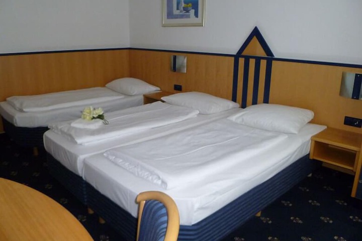 Room 8 of 45