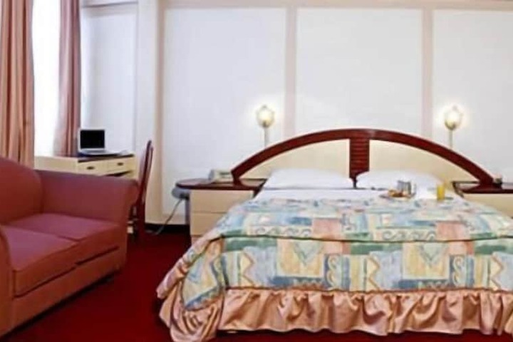 Room 15 of 36
