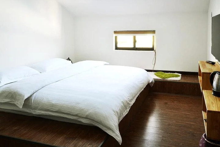 Room 5 of 11