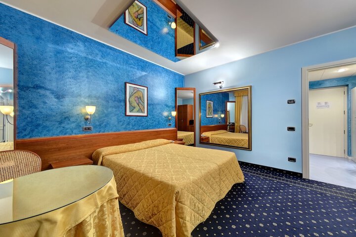 Room 5 of 25