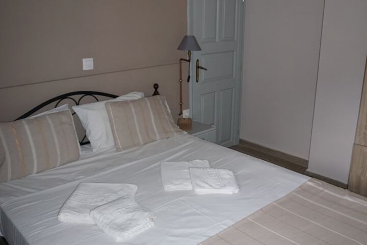 Room 20 of 102