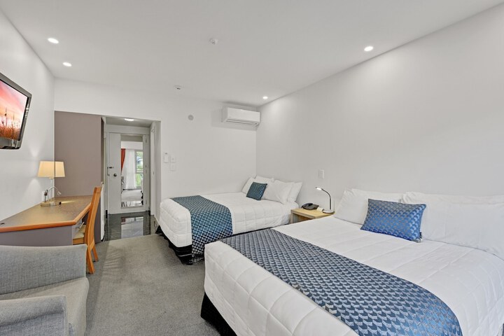 Room 27 of 122