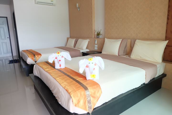Room 6 of 143