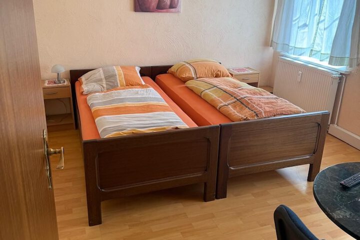 Room 6 of 6