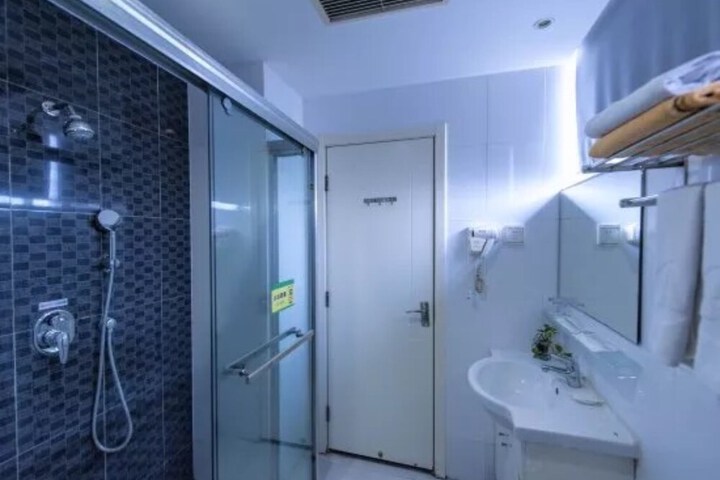 Room 18 of 25