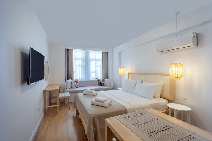 Room 5 of 32