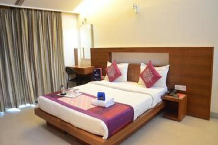 OYO Premium Near Osho Ashram Koregaon Park