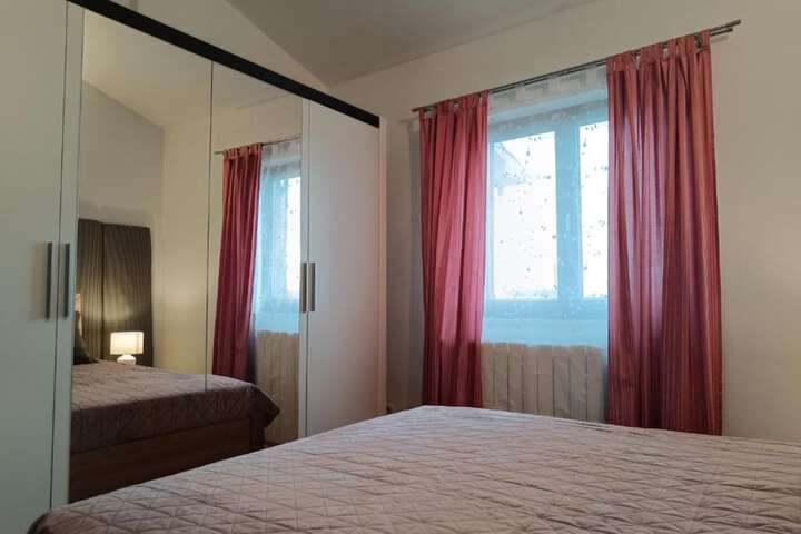Room 4 of 49