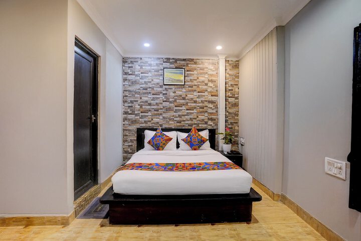 Room 14 of 30