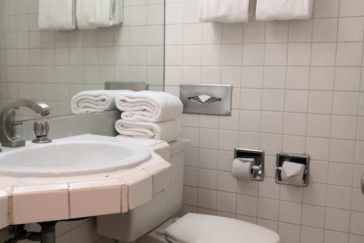 Room 18 of 28