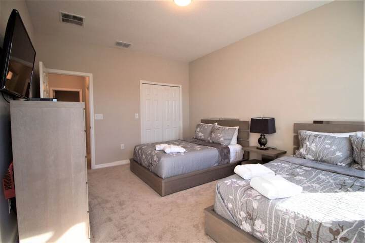 Room 2 of 64