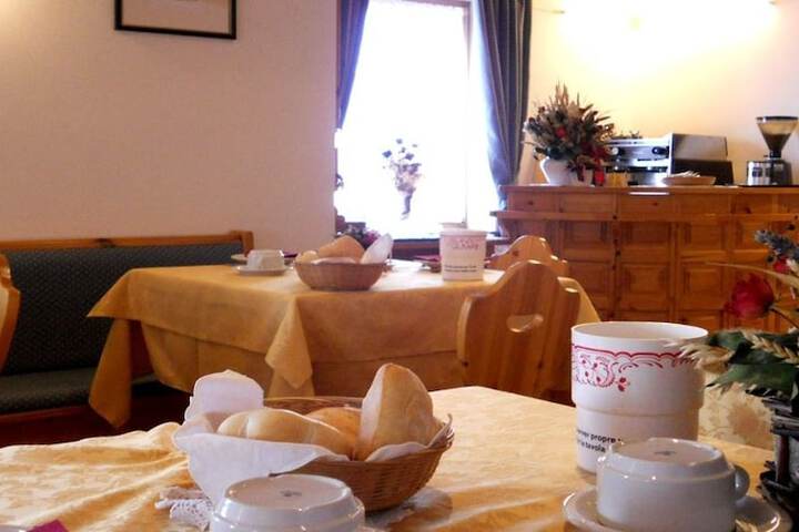 Breakfast/Coffee Service 28 of 42