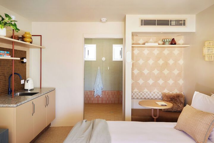 Room 16 of 71