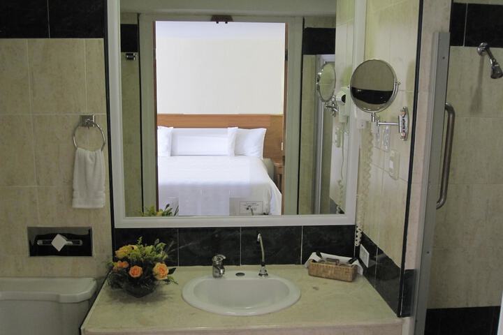 Room 30 of 47